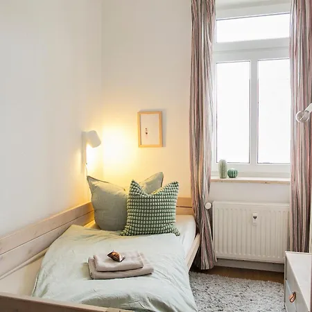 Hans & Franz Zimmervermietung * 什未林