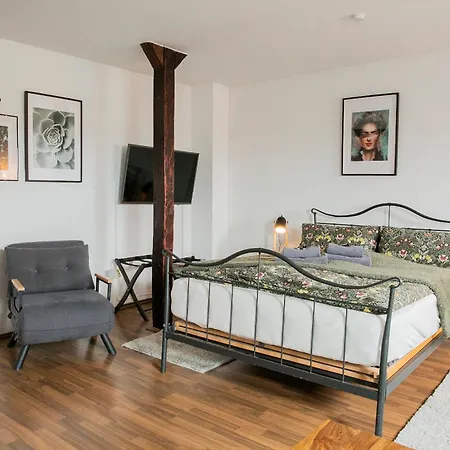 Stefan's Apartment *